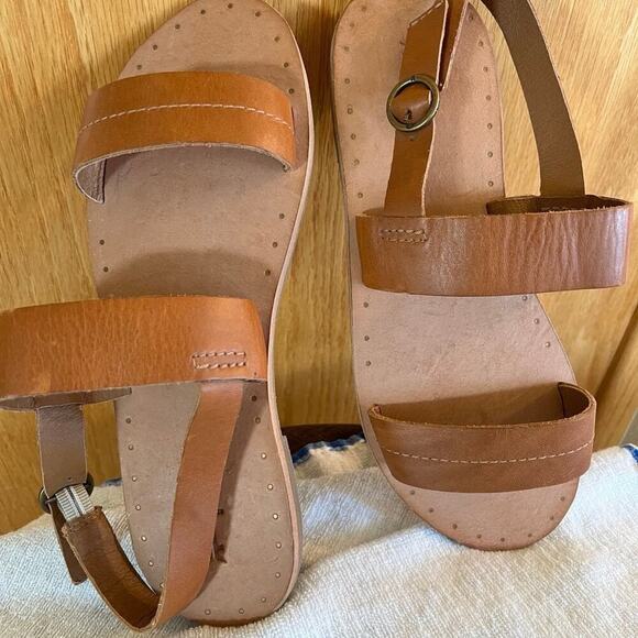 FRYE women’s leather size 9 sandals, flats with adjustable strap - Picture 4 of 10